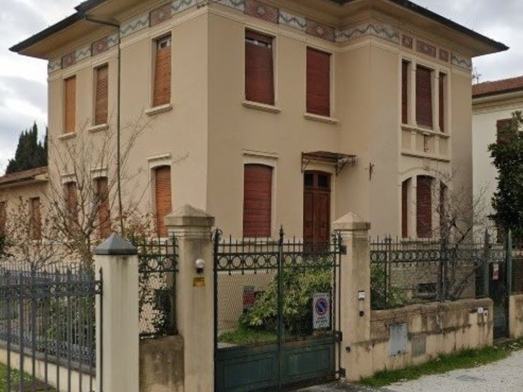 Villa in vendita a Lucca viale Giosuè Carducci, 427