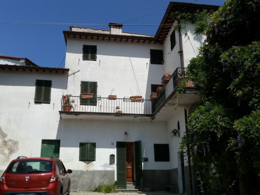 Casa a Schiera in vendita a Lucca via di matraia,