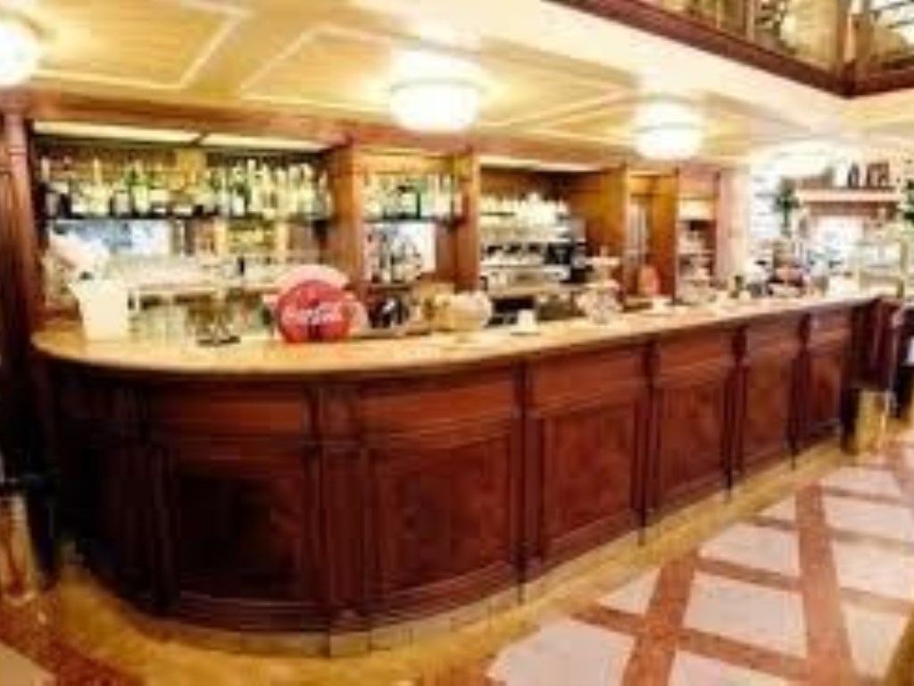 Bar/Tavola Calda e Fredda in vendita a Viareggio via Giuseppe Mazzini,