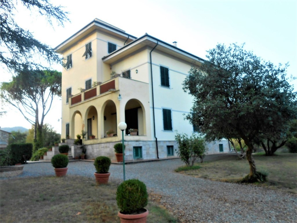 Villa in vendita a Lucca via della Chiesa ix,