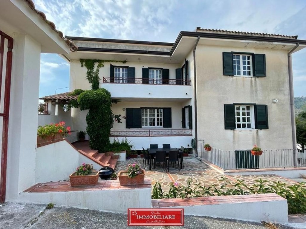 Villa in vendita a Castellabate via giovanni romito 3