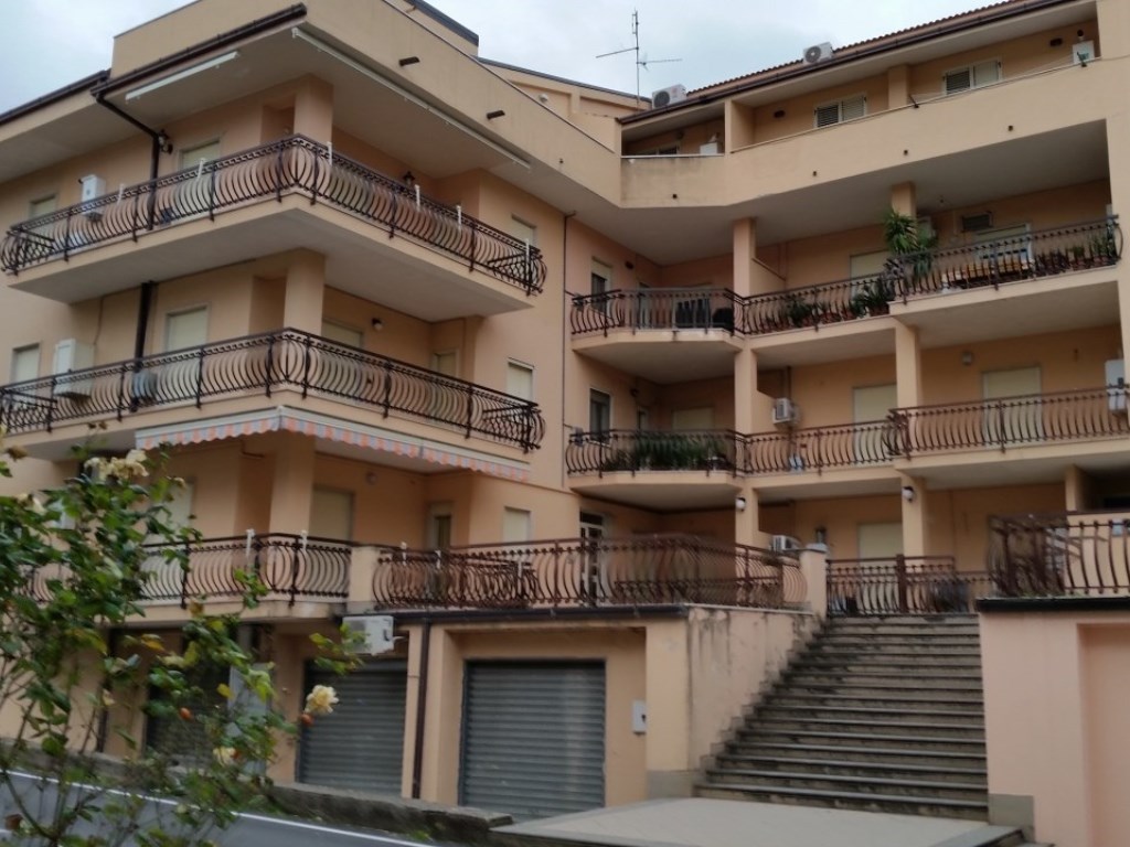 Appartamento in vendita a Cassano all'Ionio via Provinciale,