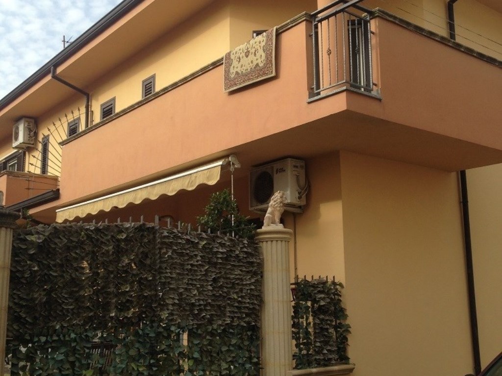 Villa in vendita a Cassano all'Ionio via Eduardo Galli,