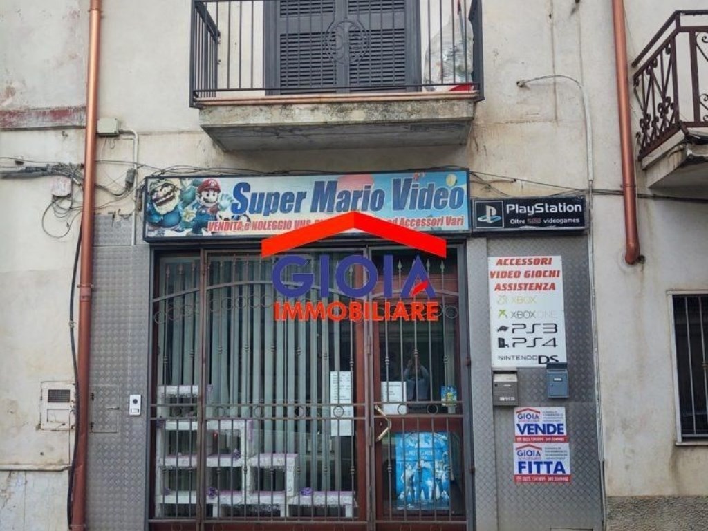 Locale Commerciale in vendita a Mondragone via napoli