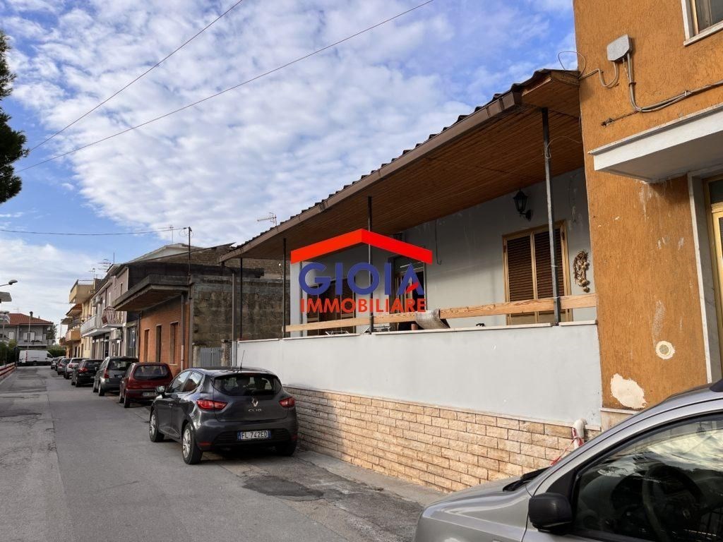Villa in vendita a Mondragone via como