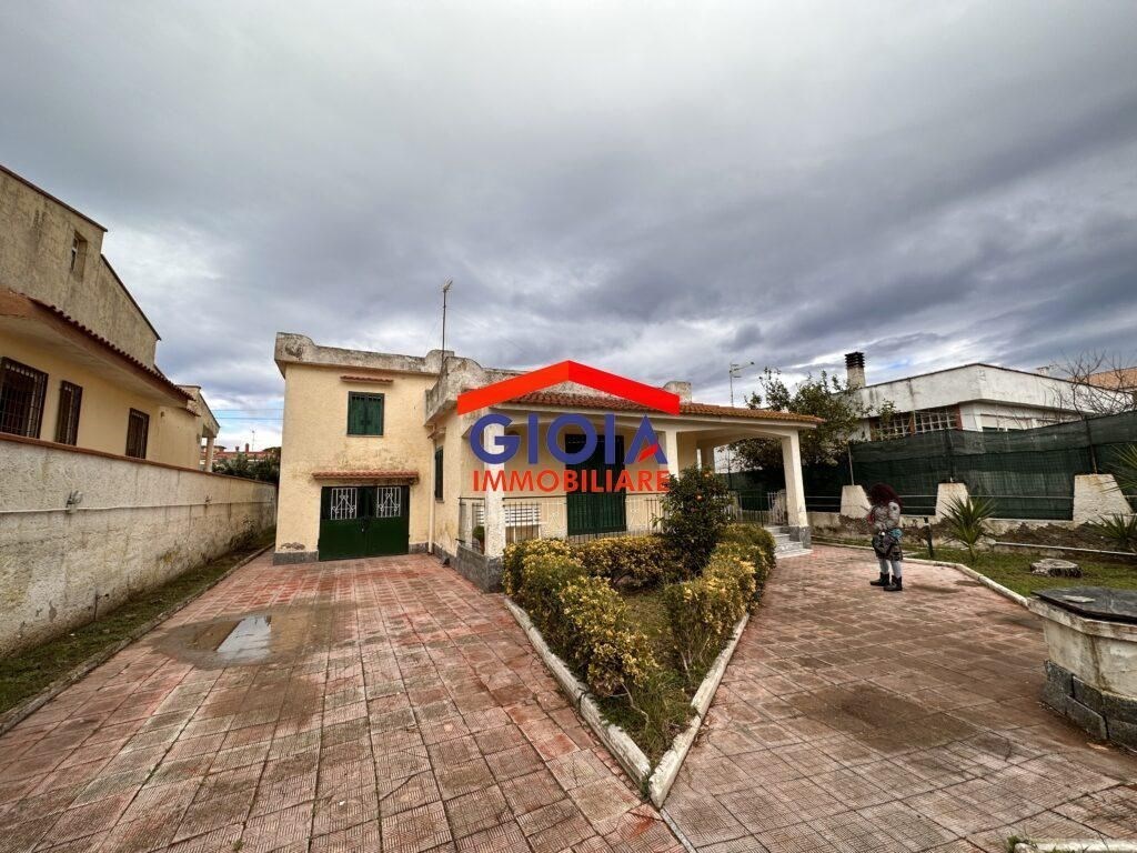 Villa in vendita a Mondragone via don salvatore vitale