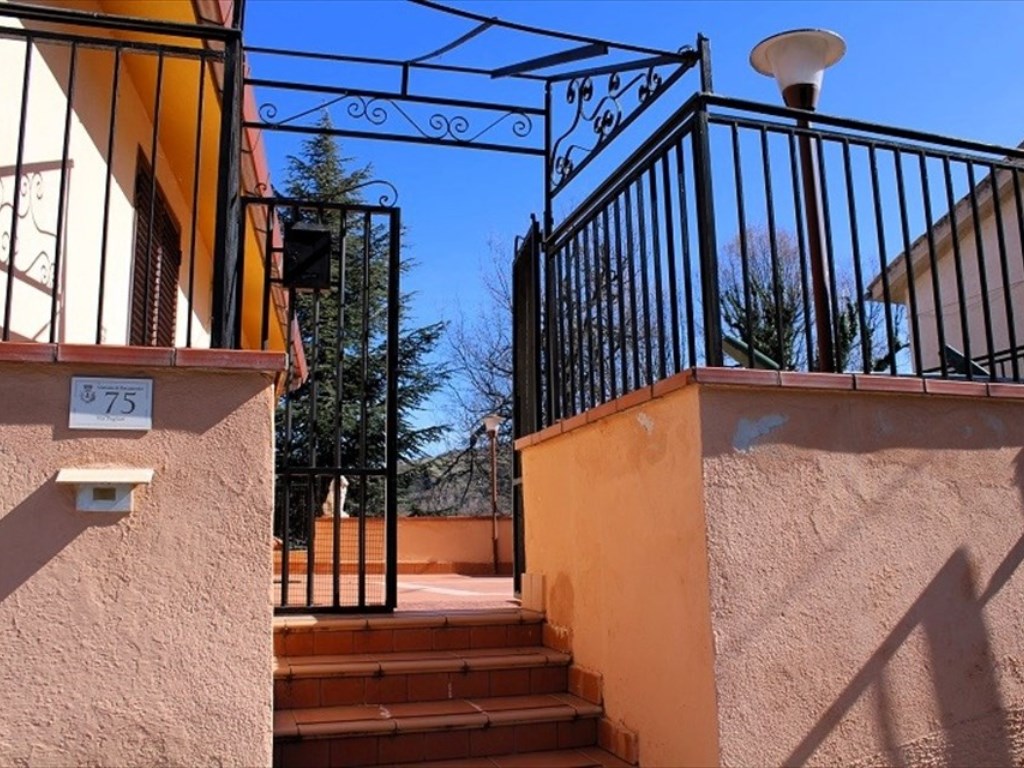 Casa Indipendente in vendita a Roccamorice via Pagliari 112