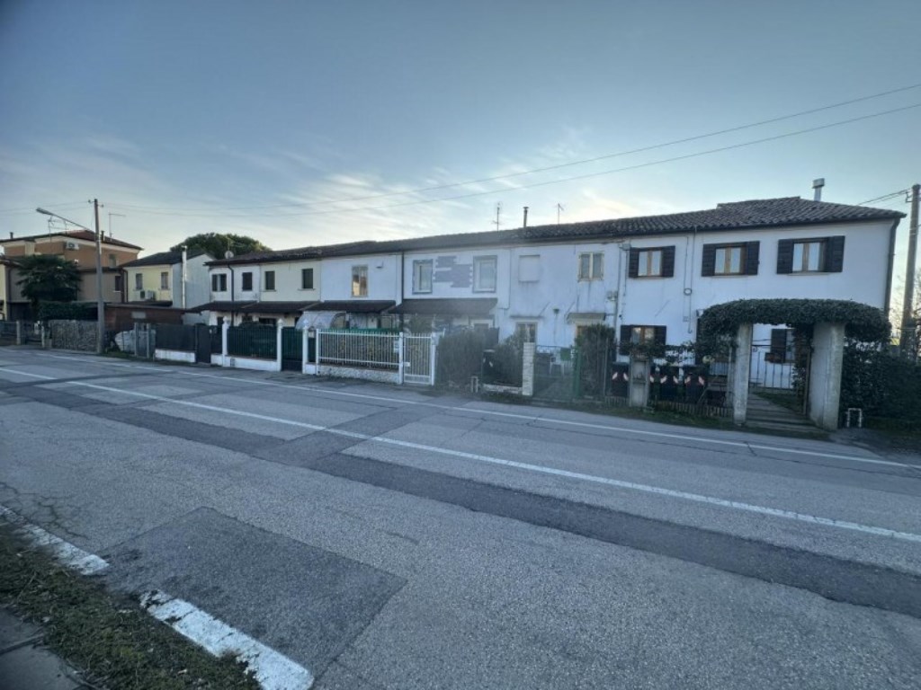 Casa a Schiera in vendita a Padova via fornaci, 27