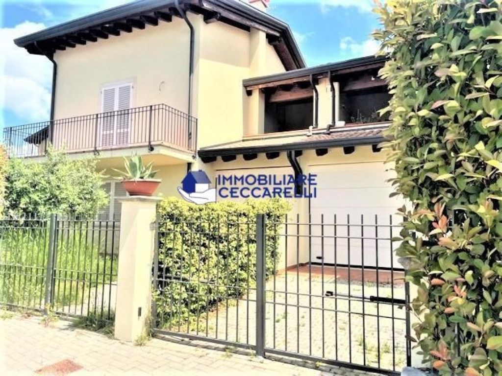 Villa Bifamiliare in vendita a Montignoso via Romana Ovest,