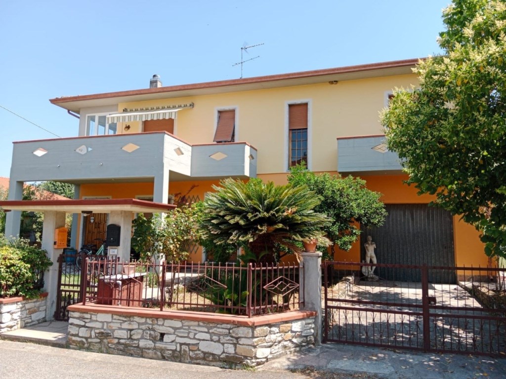 Porzione di Casa in vendita a Castelnuovo Magra via di Mezzo, 19