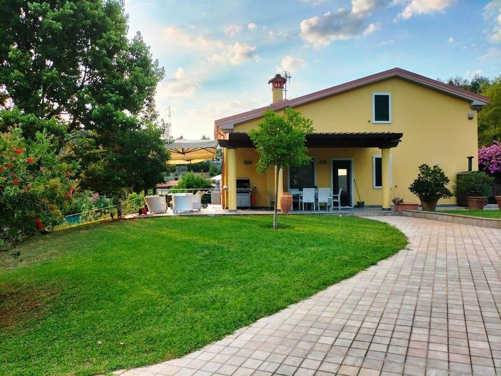 Porzione di Casa in vendita a Castelnuovo Magra via degli Ulivi, 25