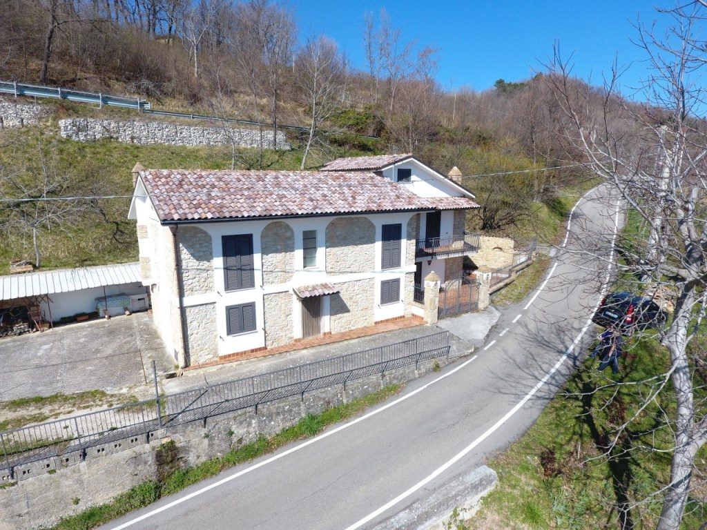 Casa Semindipendente in vendita a Farindola sp72, 57