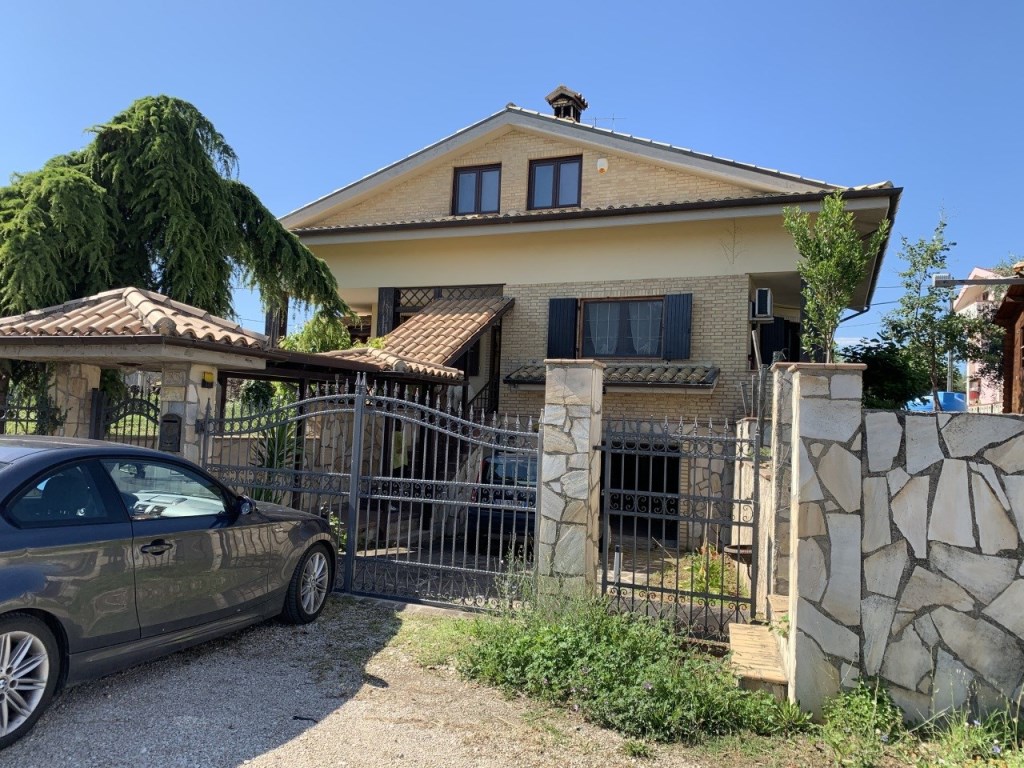Casa Indipendente in vendita a Collecorvino contrada Santa Maria, 12b