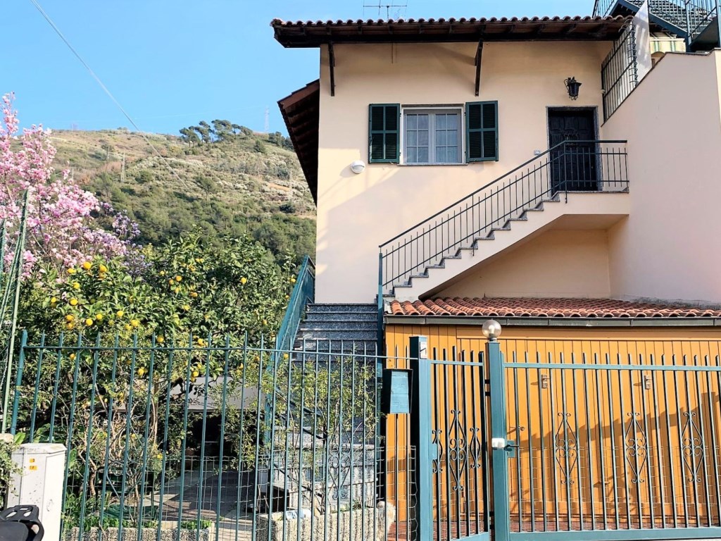 Casa Semindipendente in vendita a Camporosso
