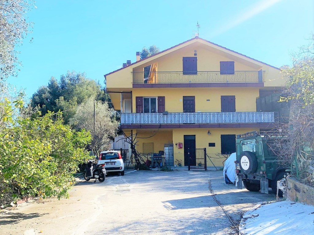 Porzione di Casa in vendita a Ventimiglia via Sant'Anna