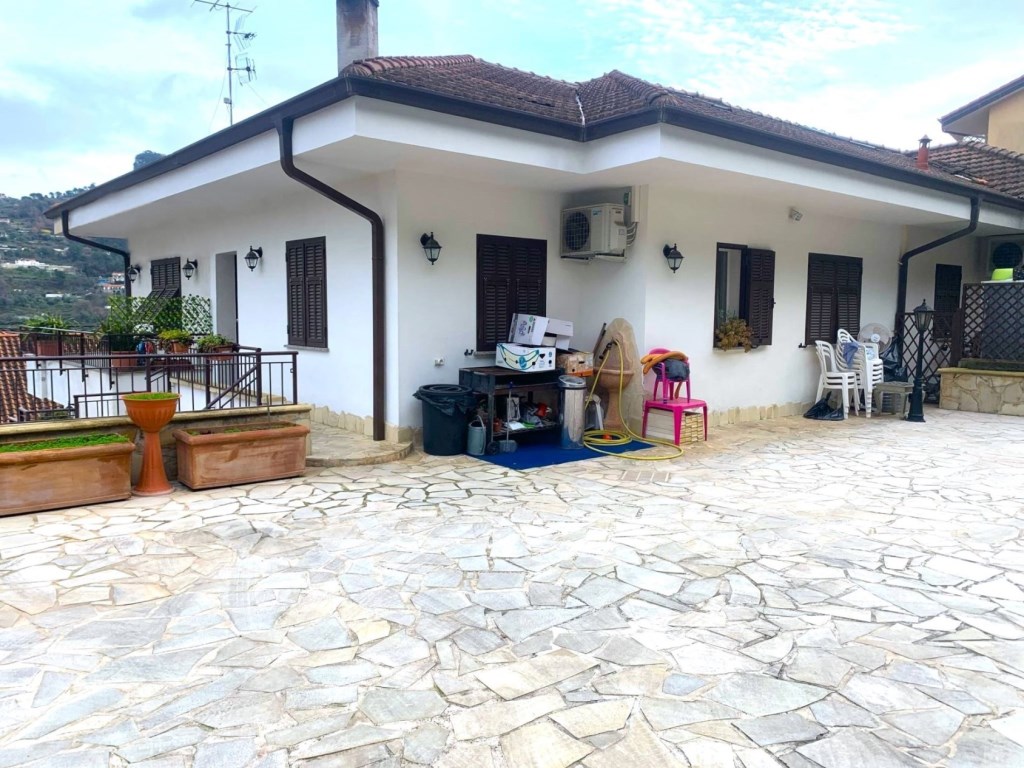 Porzione di Casa in vendita a Camporosso via Piave