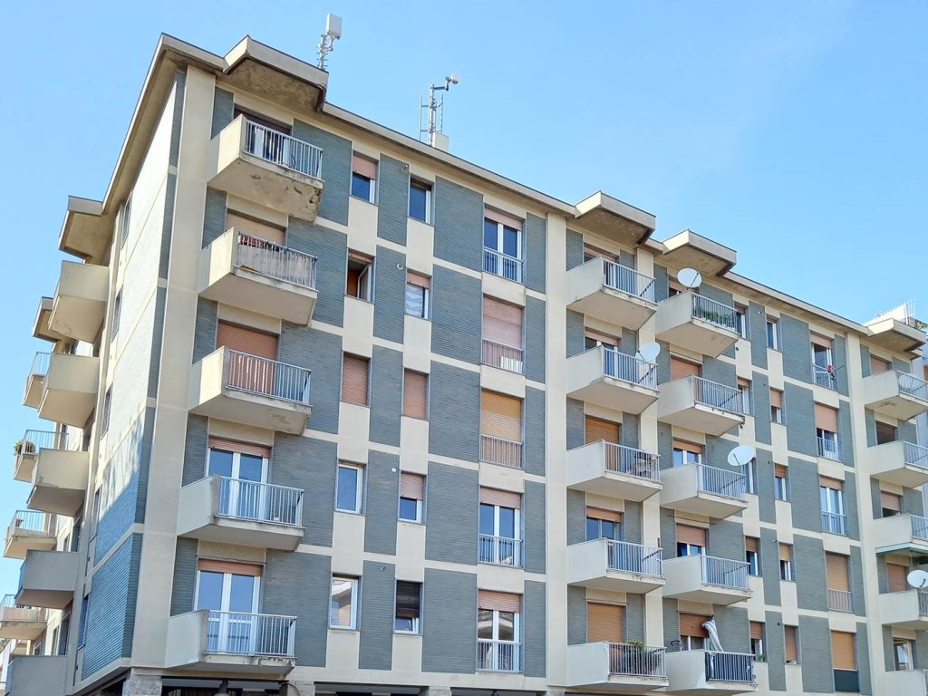 Appartamento in vendita a Milano via Derna 15