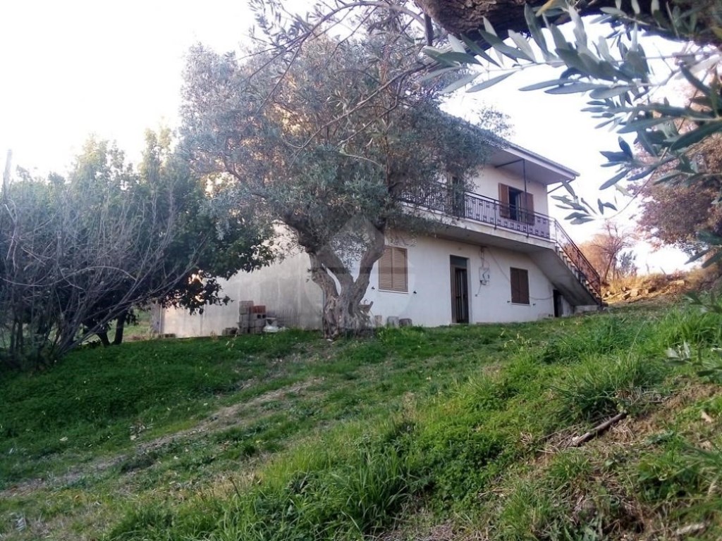 Casa Indipendente in vendita a Lattarico via Marri,