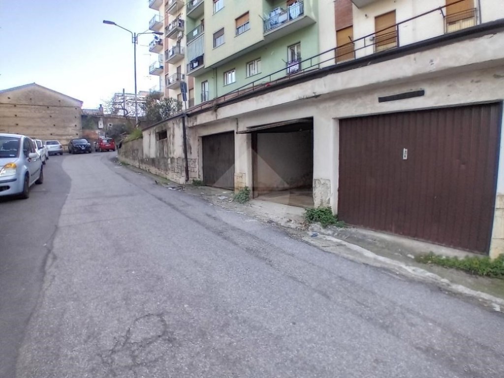 Garage in vendita a Cosenza via De Rada,
