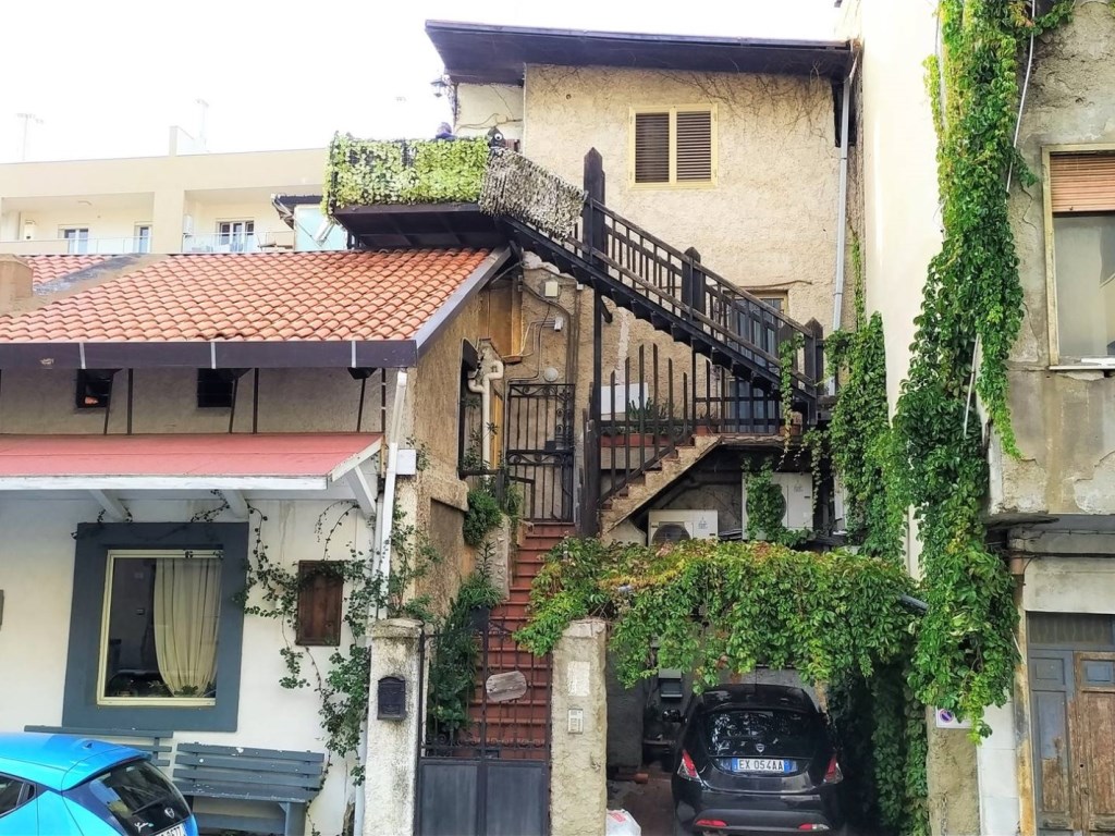 Casa Indipendente in vendita a Reggio di Calabria via reggio campi 28