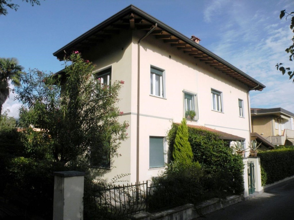 Villa Bifamiliare in vendita a Massa via Firenze,