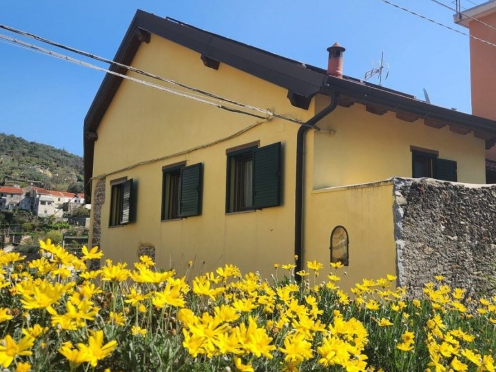 Casa a Schiera in vendita a Vado Ligure via Sant Ermete