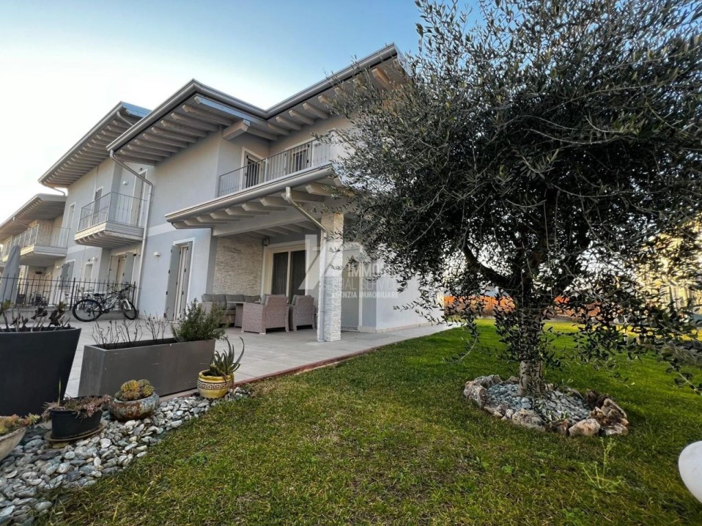Villa in vendita a Rodengo Saiano via Liguria,