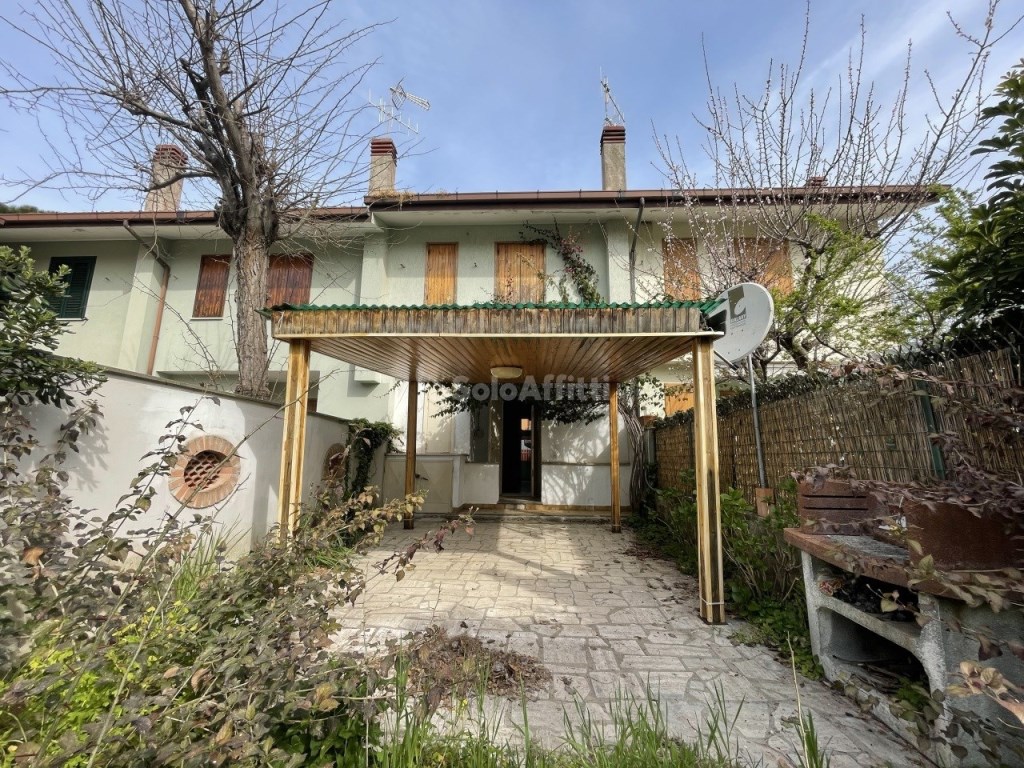 Villa a Schiera in affitto ad Anzio via Venezia, 20