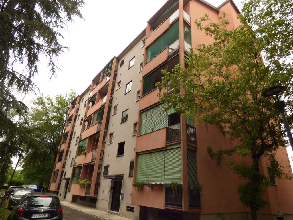Appartamento in vendita a Milano via teano 36