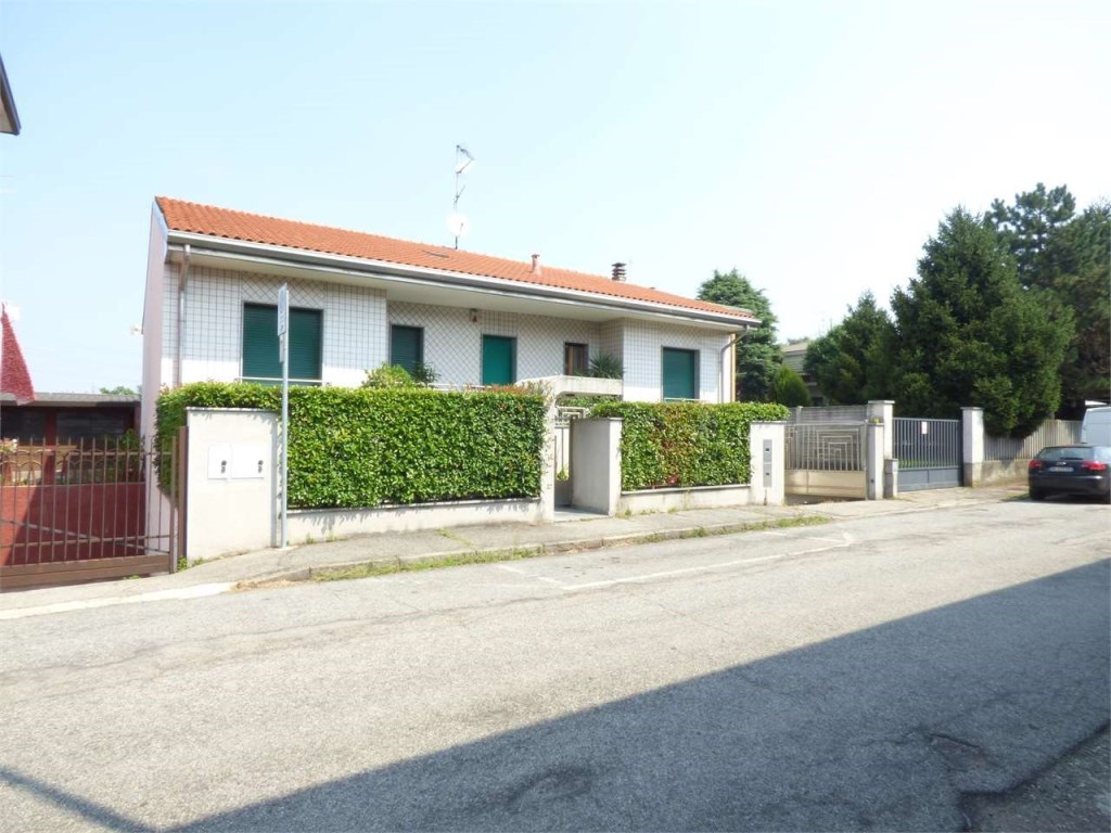 Villa in vendita a Varedo via XXV Aprile 8