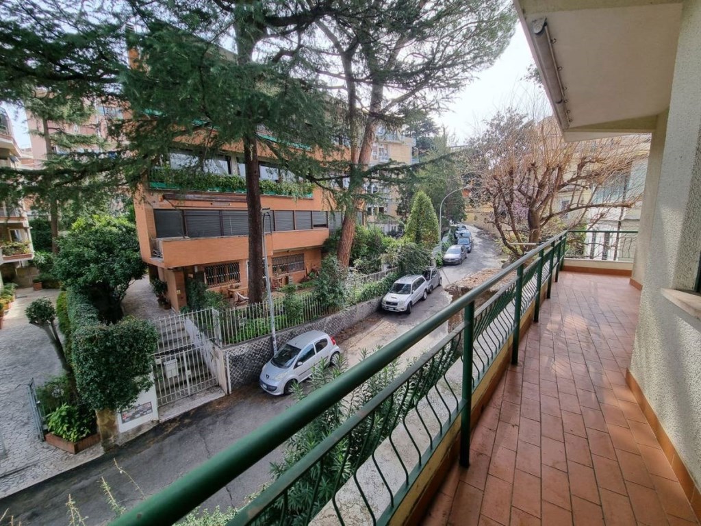 Appartamento in vendita a Roma roma etna,7