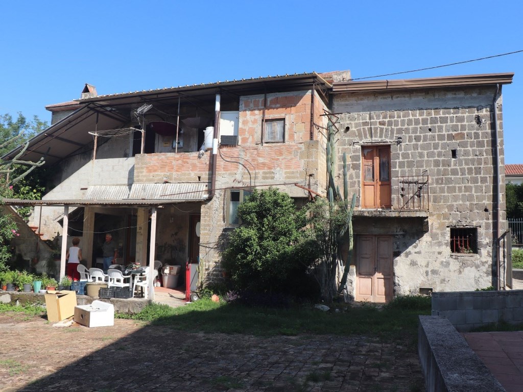 Casa Indipendente in vendita a Castel Campagnano