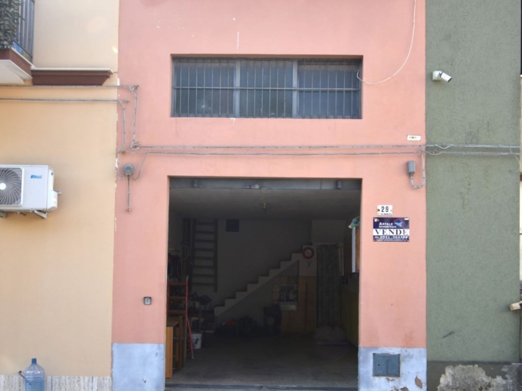 Garage in vendita ad Avola piazza Regina Margherita 29