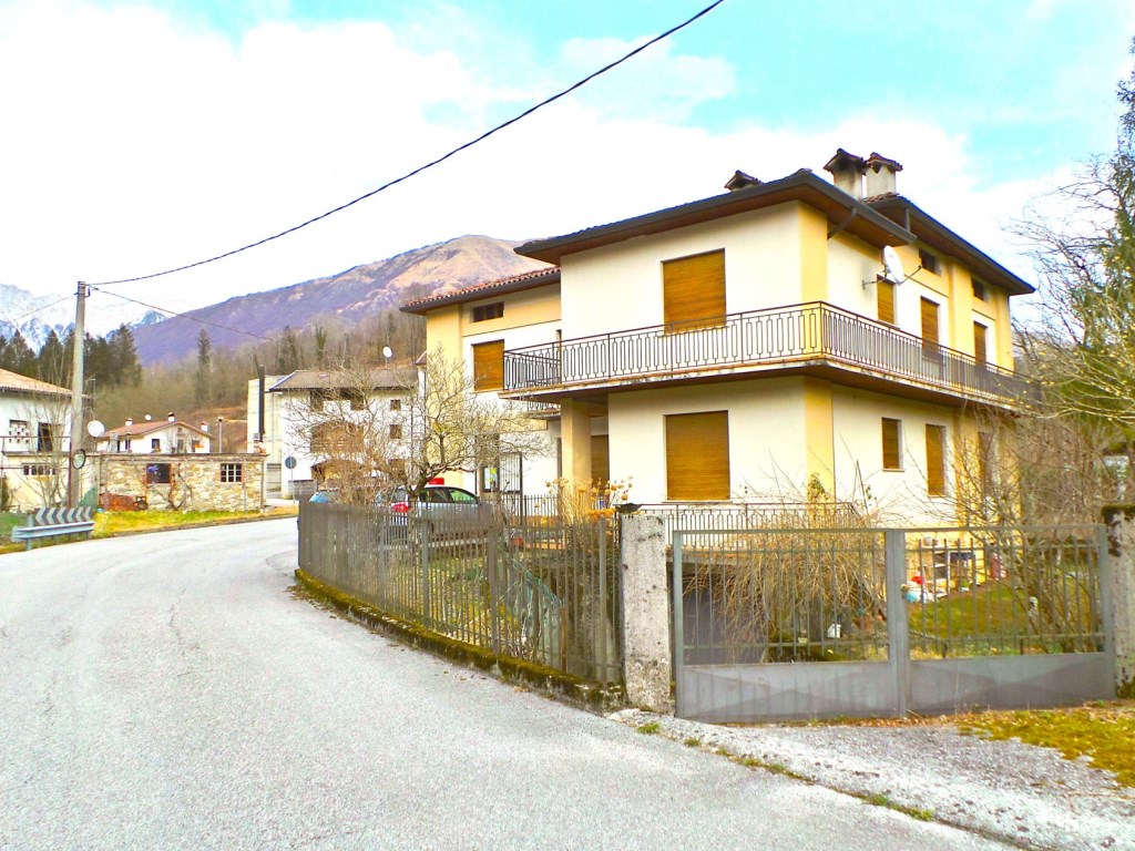 Casa Indipendente in vendita a Lusevera frazione Vedronza 19, Lusevera