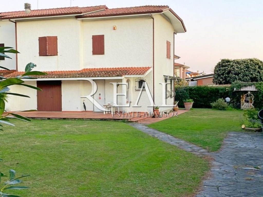Villa Bifamiliare in vendita a Seravezza via Gino Guidoni,