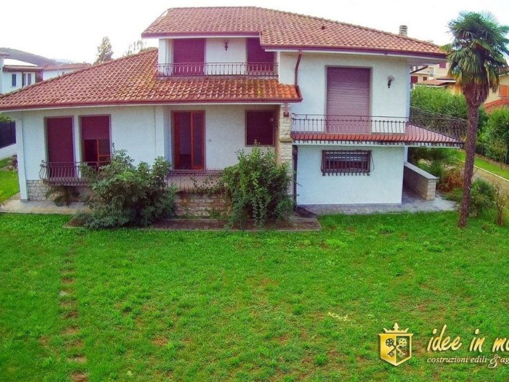 Villa in vendita a Montignoso via Licciana,
