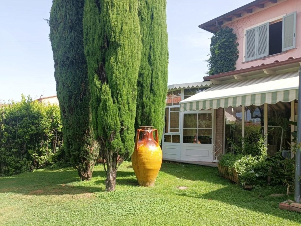 Villa in affitto a Seravezza via Giuseppe Mazzini,