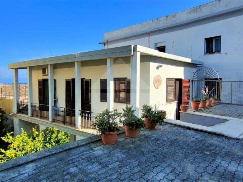 Casa Indipendente in vendita a Pizzo via Leoluca Chiaravalloti,