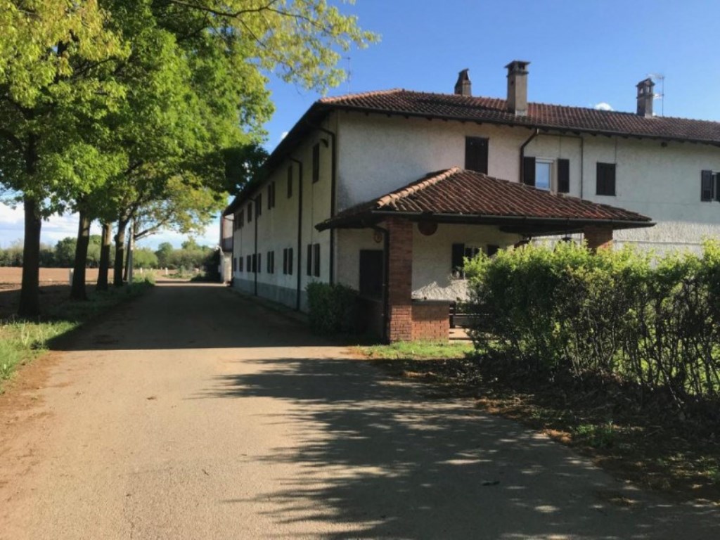 Villa in vendita a Castano Primo cascina Cornarina
