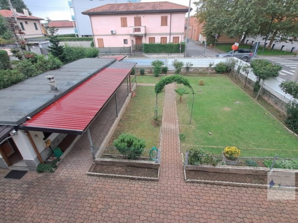 Villa in vendita a Castano Primo piazza XXV Aprile 3