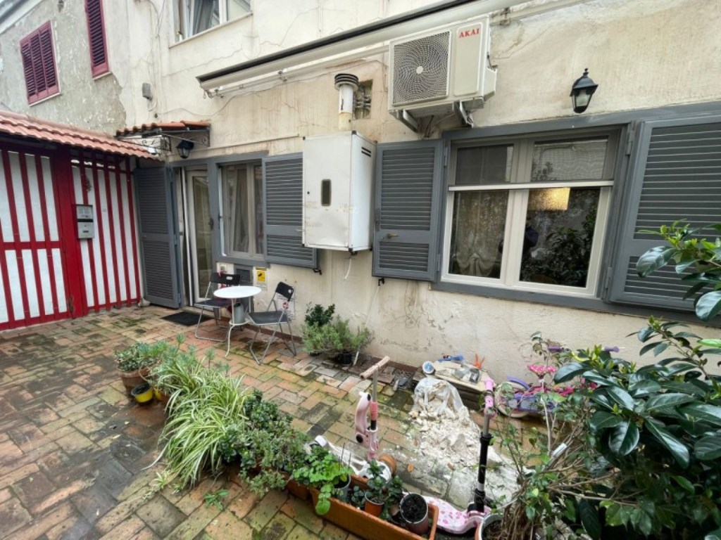 Appartamento in vendita a Napoli via Stazio 11