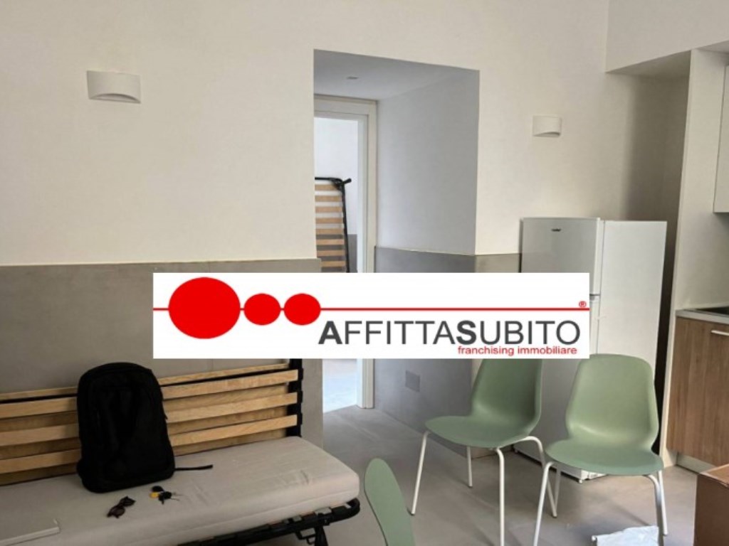 Appartamento in affitto a Napoli via San Biagio ai Taffettanari
