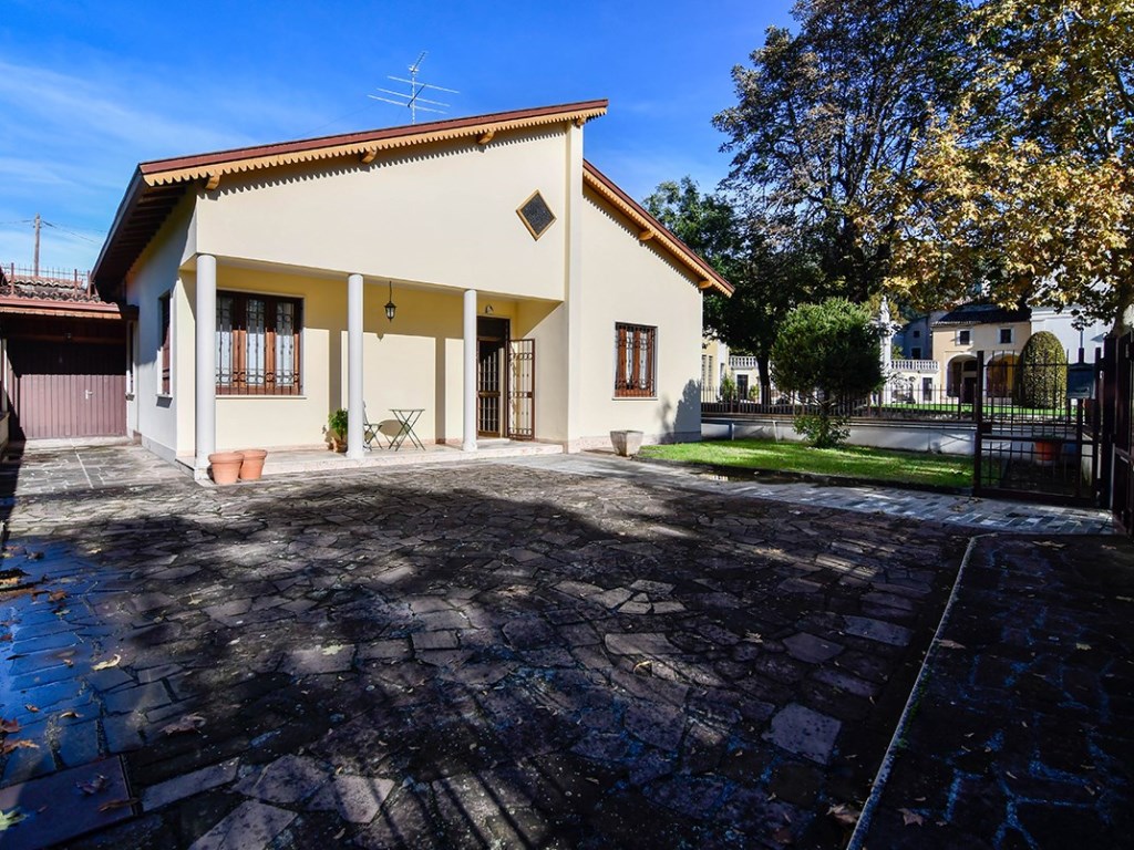 Villa in vendita a Rezzato via Santuario, 73