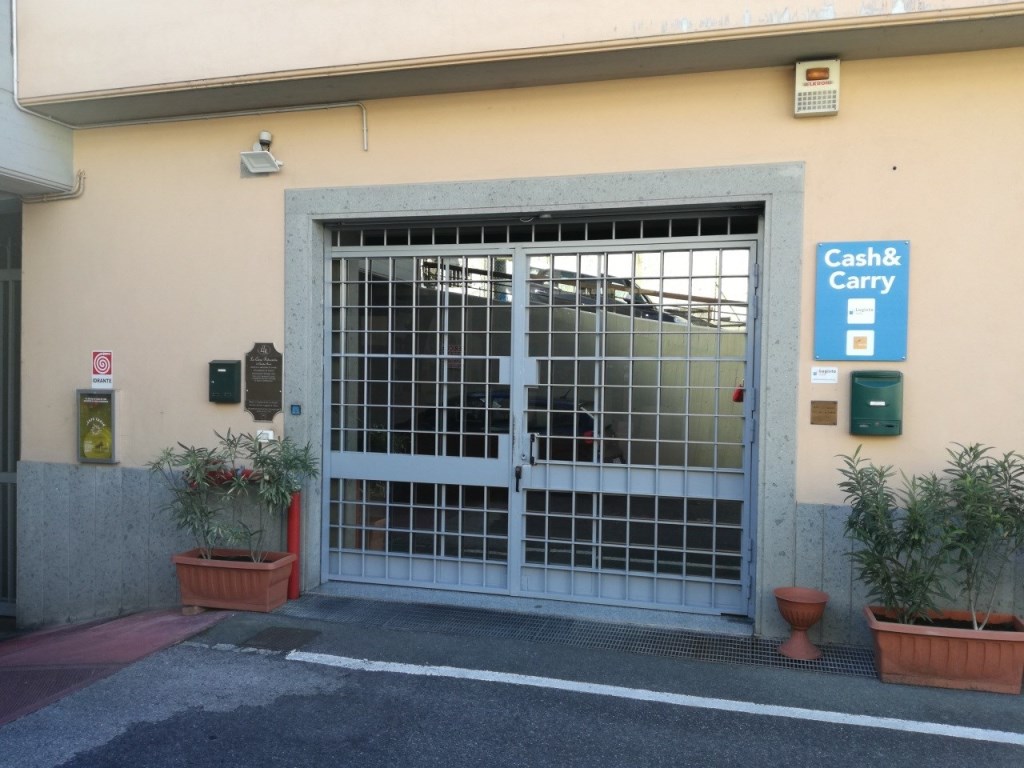 Negozio in vendita a Frascati via Sciadonna, 26