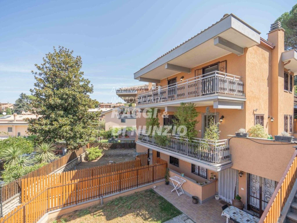 Appartamento in vendita a Monte Porzio Catone v. Frascati , 32