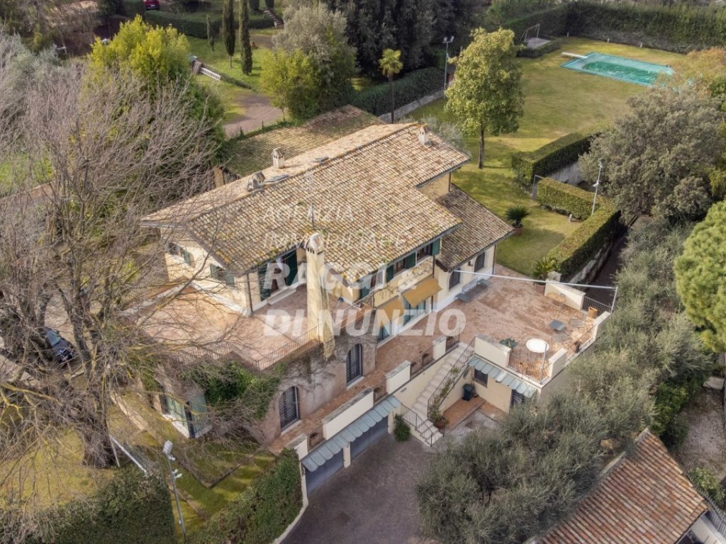 Villa in vendita a Grottaferrata v. Vittorio Veneto, 157