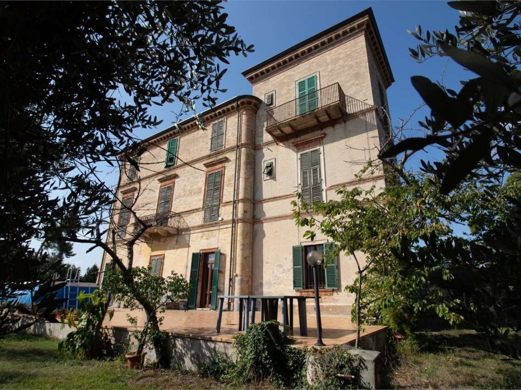 Villa in vendita a Osimo