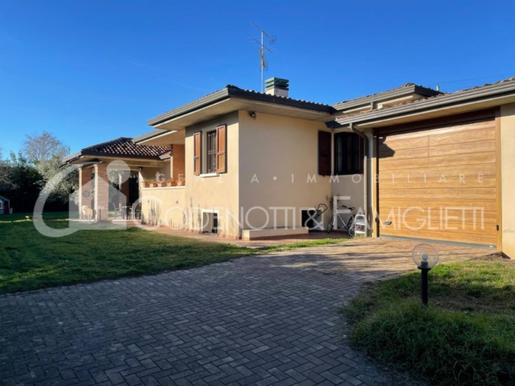Villa in vendita a Padenghe sul Garda via Enrico Fermi 5