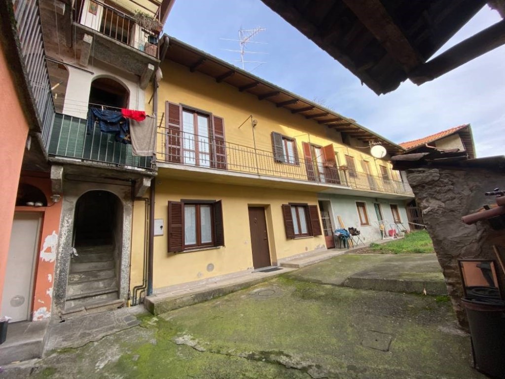 Appartamento in vendita a Massino Visconti via Umberto I