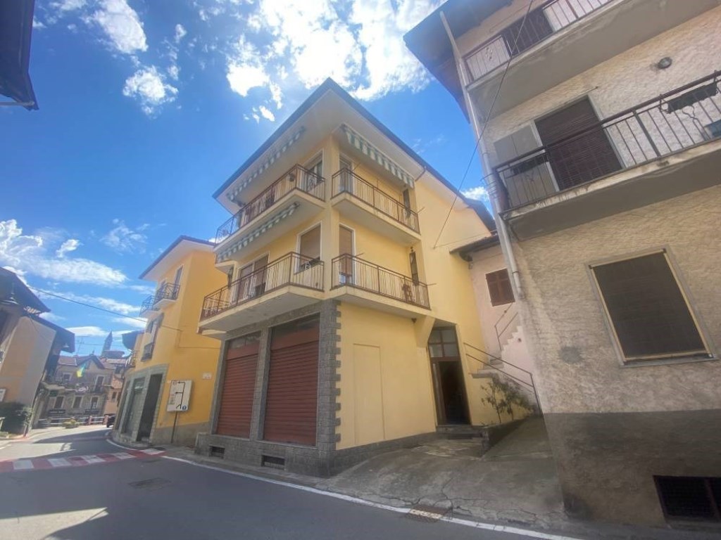 Casa Indipendente in vendita a Massino Visconti via Roma